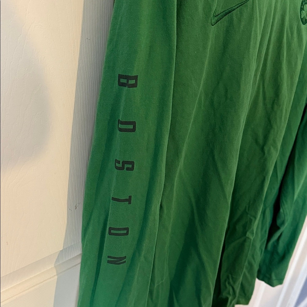 Nike Men's Celtics Green Hoodie - Picture 4 of 7